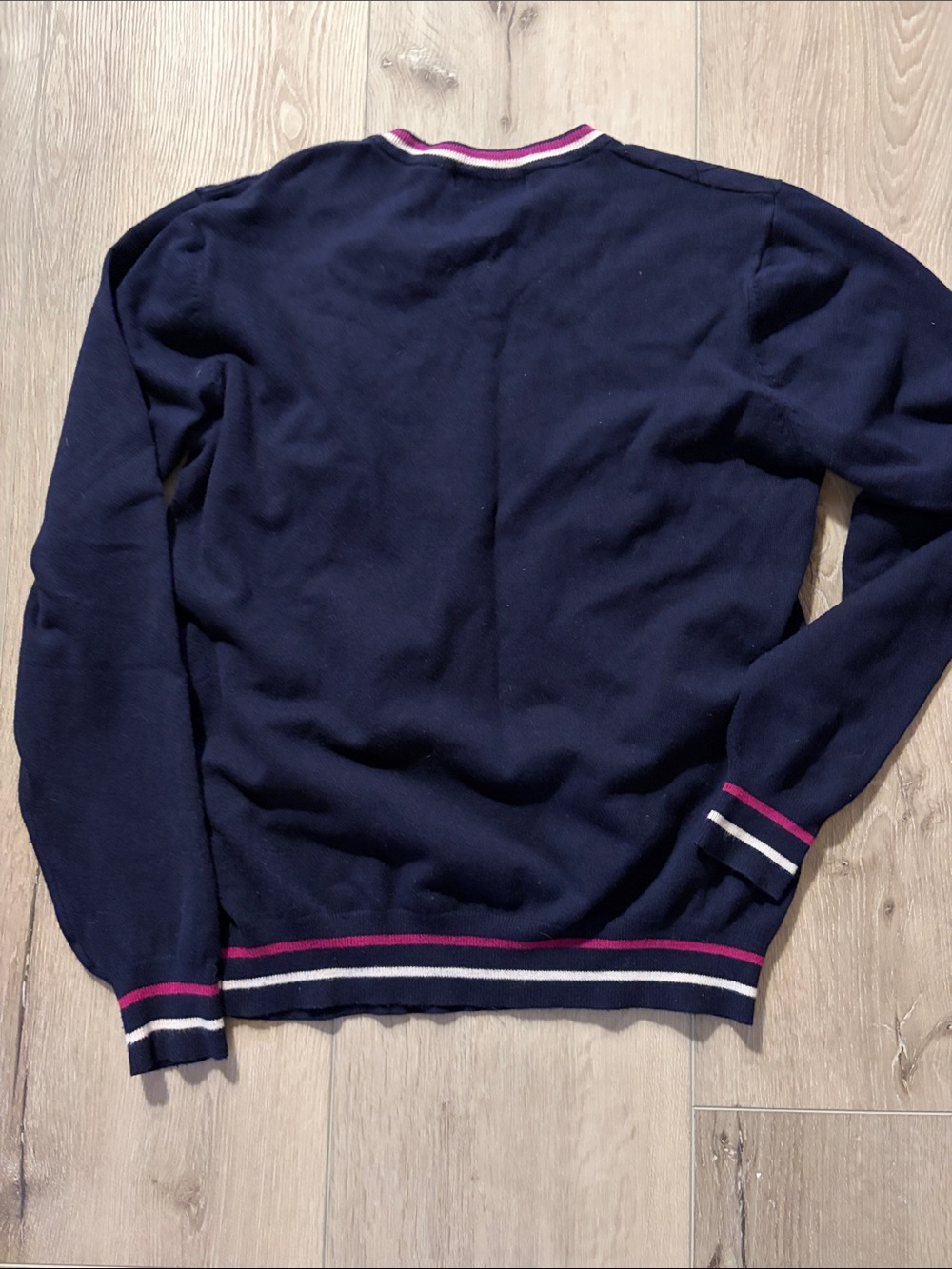 GUC Fred Perry Women’s Sz M Navy Blue, White and Plum Tipped Argyle Sweater - Picture 3 of 4